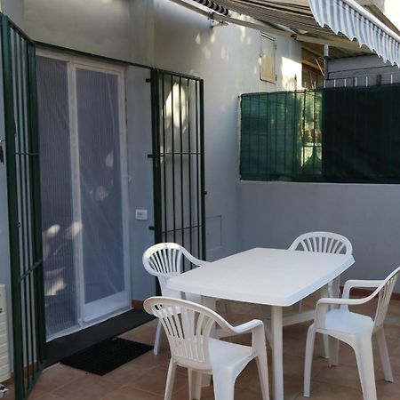 Karina, To The Beach With Terrace And Private Parking Savona Exterior photo