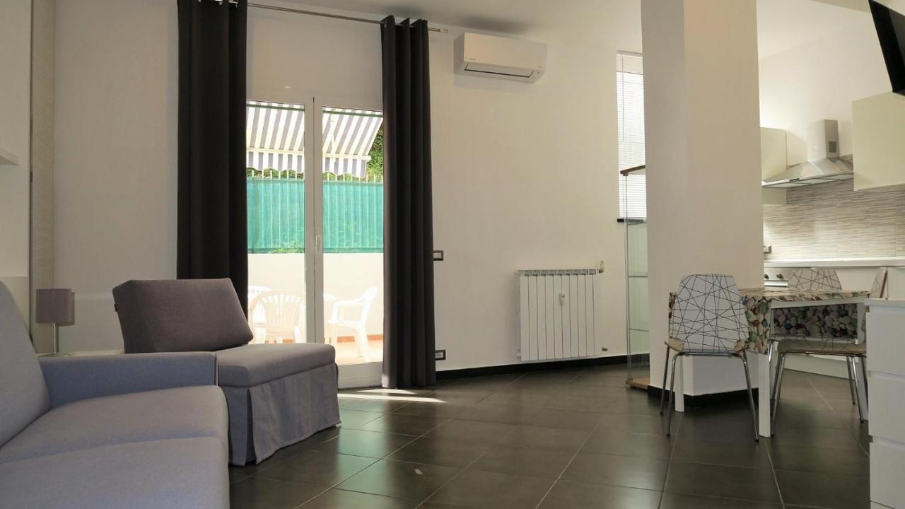 Karina, To The Beach With Terrace And Private Parking Savona Exterior photo