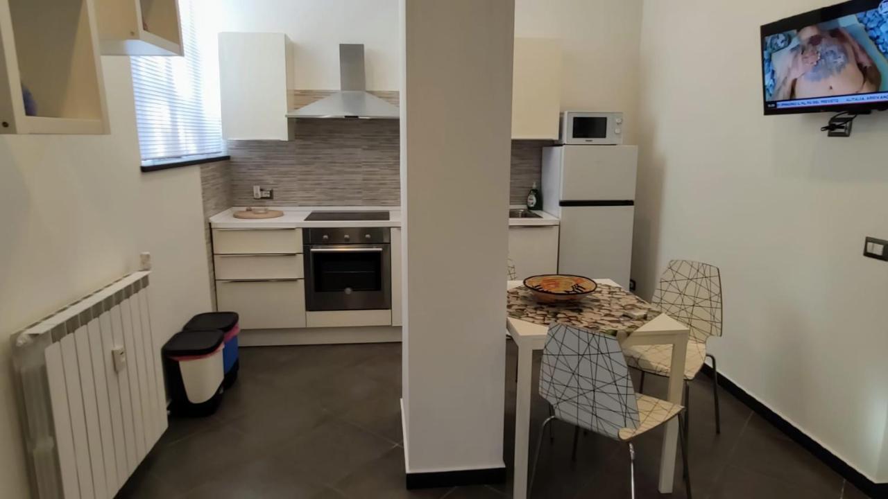 Karina, To The Beach With Terrace And Private Parking Savona Exterior photo