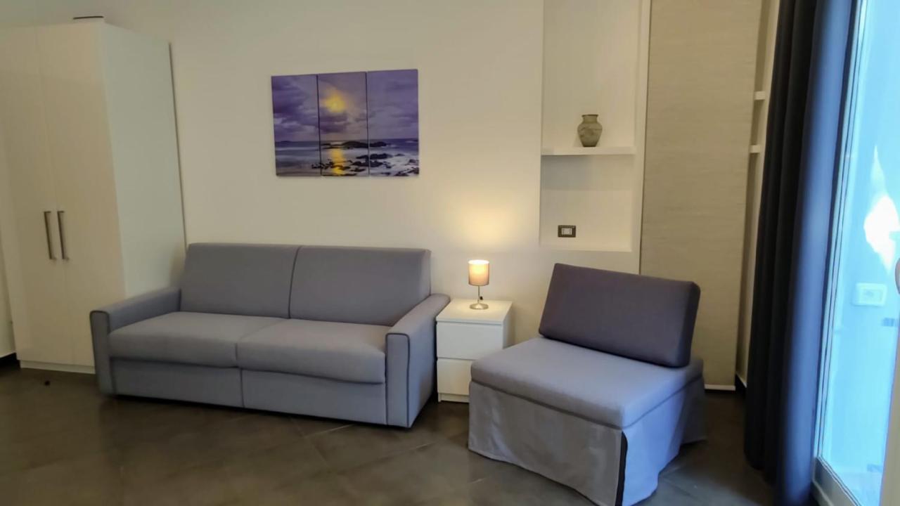 Karina, To The Beach With Terrace And Private Parking Savona Exterior photo