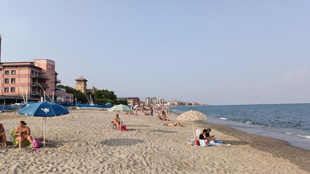 Karina, To The Beach With Terrace And Private Parking Savona Exterior photo