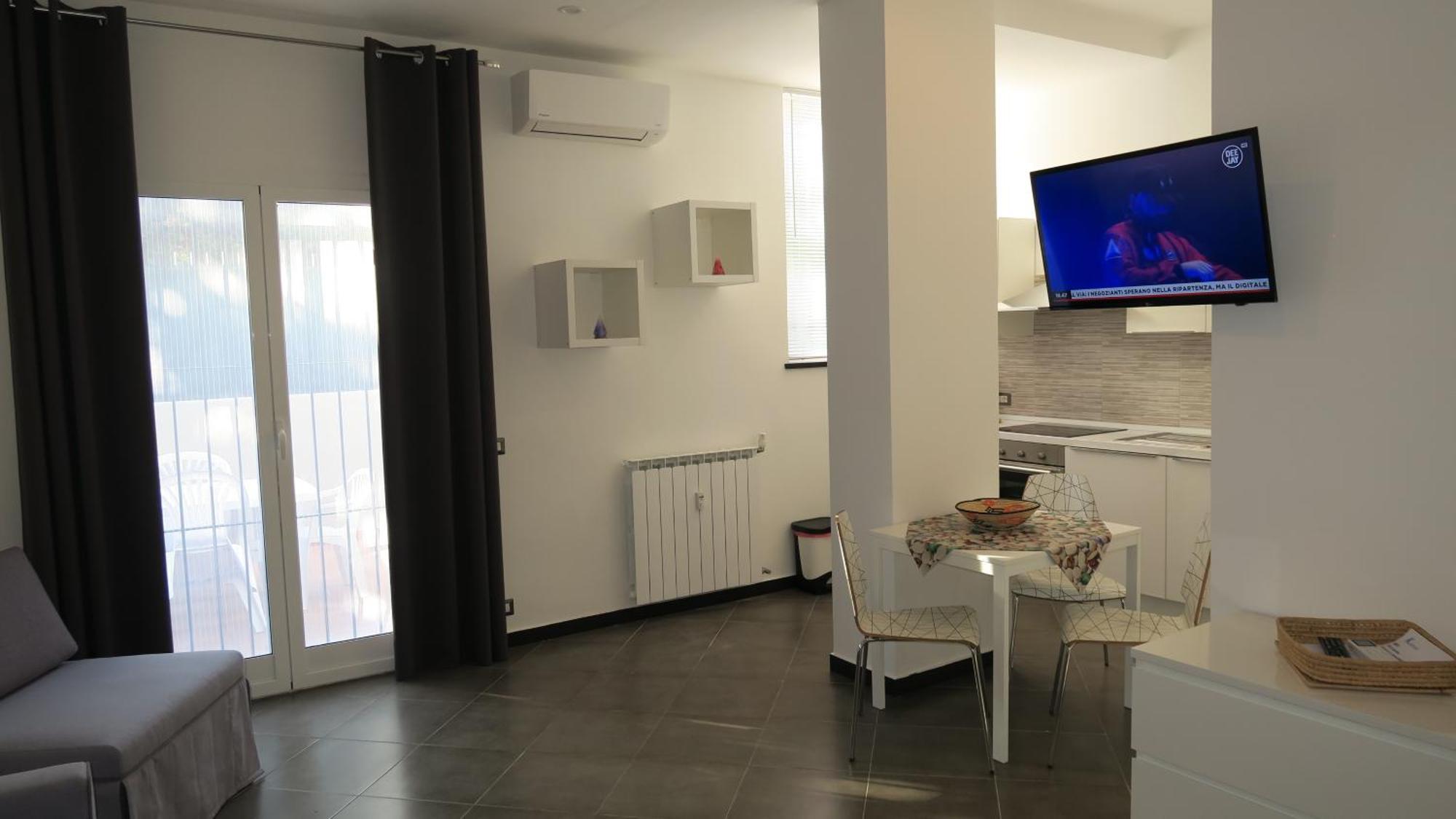Karina, To The Beach With Terrace And Private Parking Savona Exterior photo
